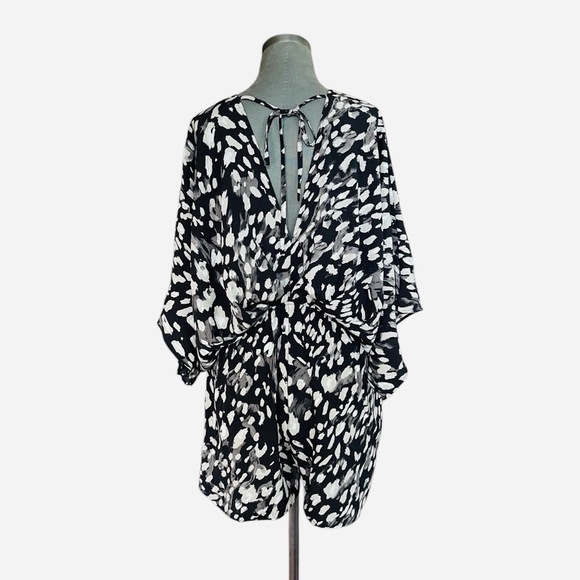 NWT Dokotoo Chic Black White Patterned Romper Women’s V-Neck Oversized Jumpsuit - Picture 6 of 8